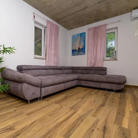וילה Stone House Magali